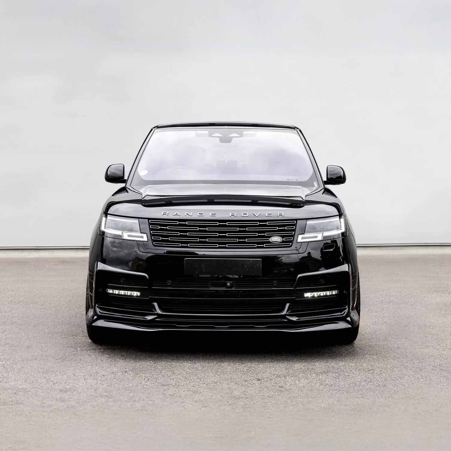 Front facing angle of Range Rover Vogue L460 fitted with gloss black Barugzai Nebula bodykit
