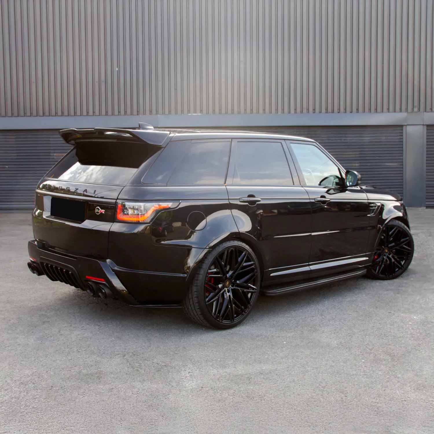 Rear quarter angle of a gloss black Range Rover Sport SVR 2018–2022, fitted with the Barugzai Cabaro Wide Arch bodykit by ENKAHNZ.
