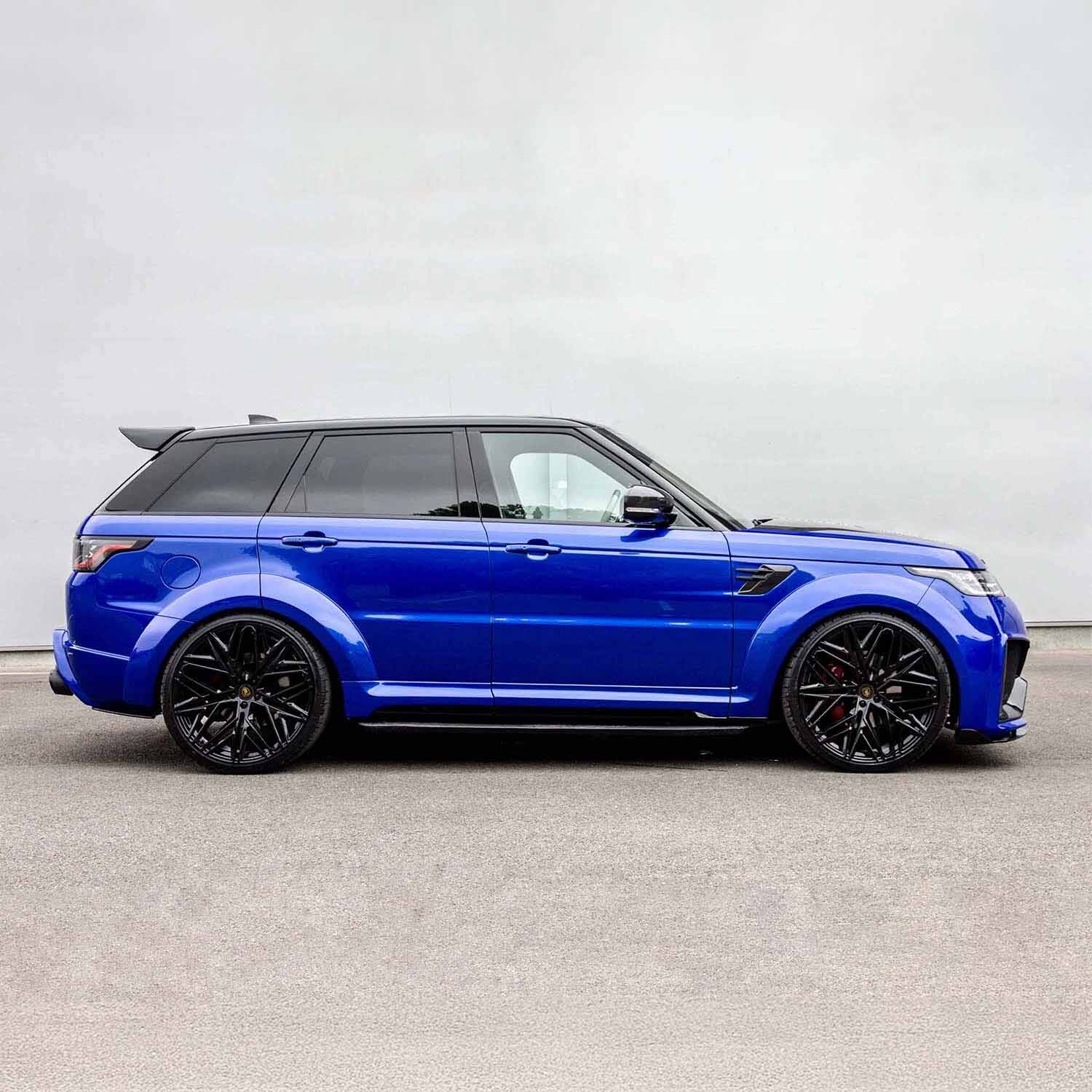 Side view of a Range Rover SVR featuring the Barugzai Cabaro bodykit, highlighting the wide arches and dynamic profile.