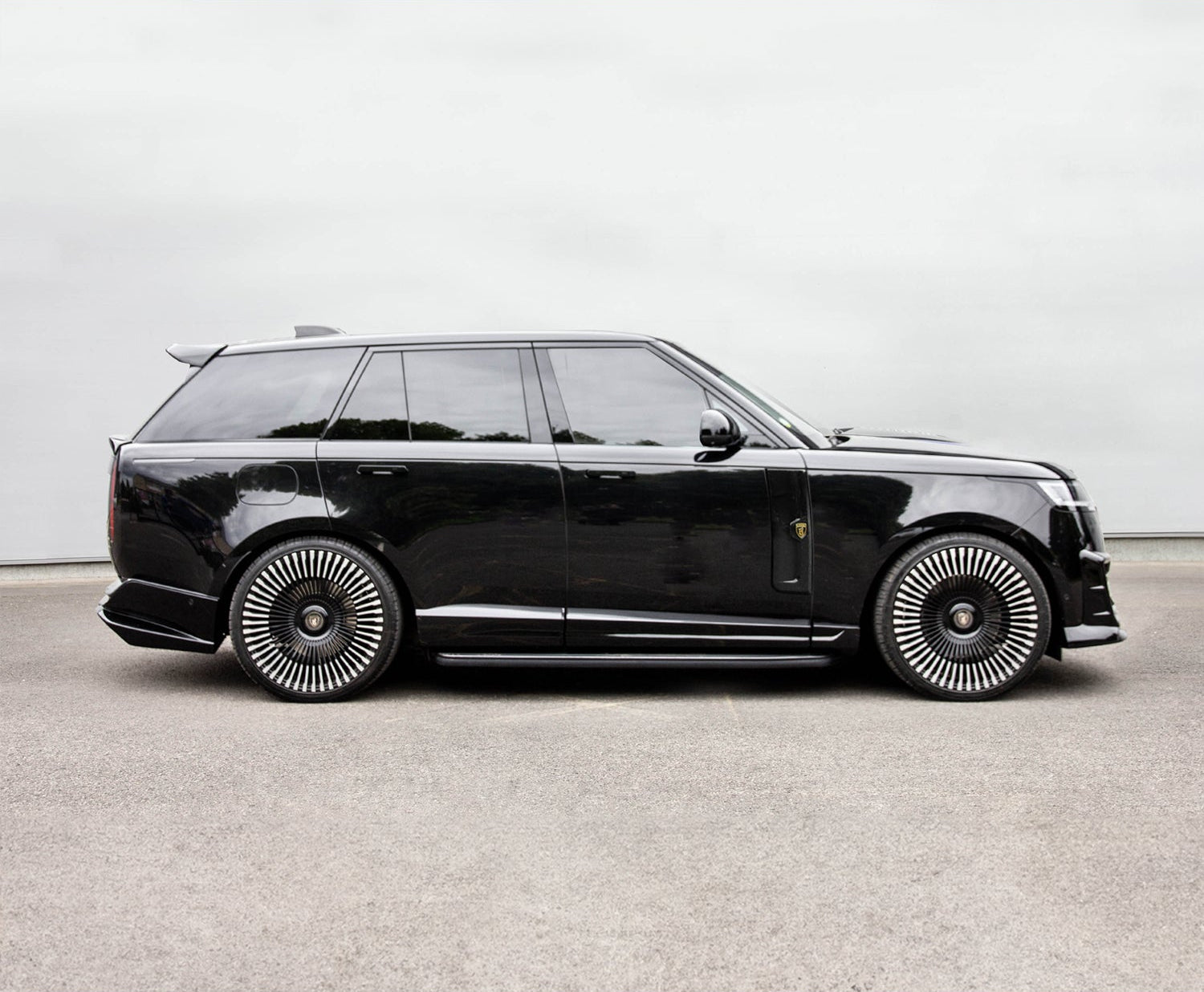 Side View of a Black Range Rover Vogue L460 2022+ on a grey background with Barugzai Branding.