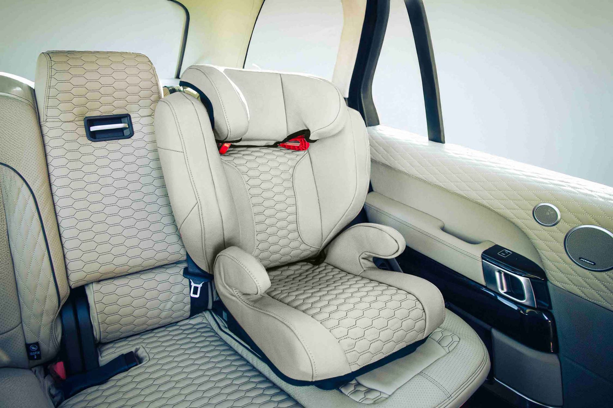 Ivory Range Rover L405 interior with matching Ivory Baby car seat with quilted design 