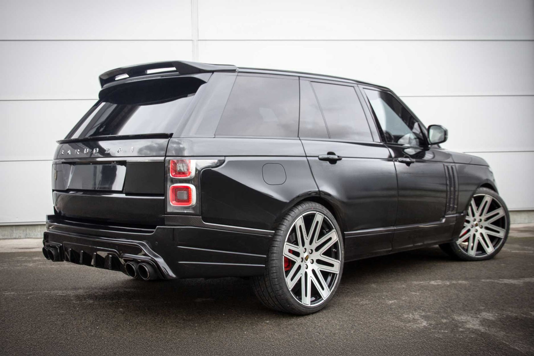 BARUGZAI BISON I BLACK — EXEL 24" GLOSS BLACK + POLISHED FACE