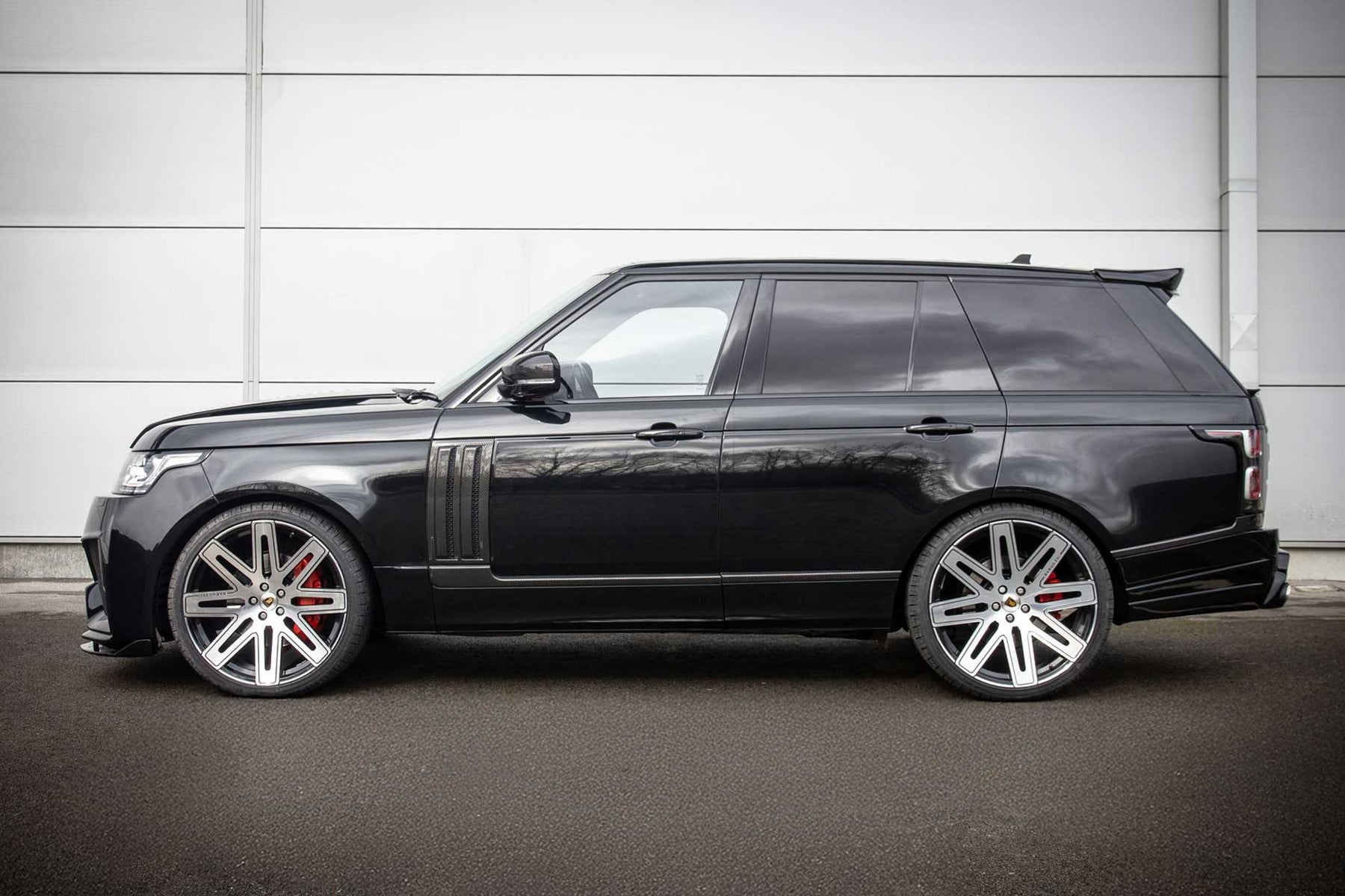 BARUGZAI BISON I BLACK — EXEL 24" GLOSS BLACK + POLISHED FACE