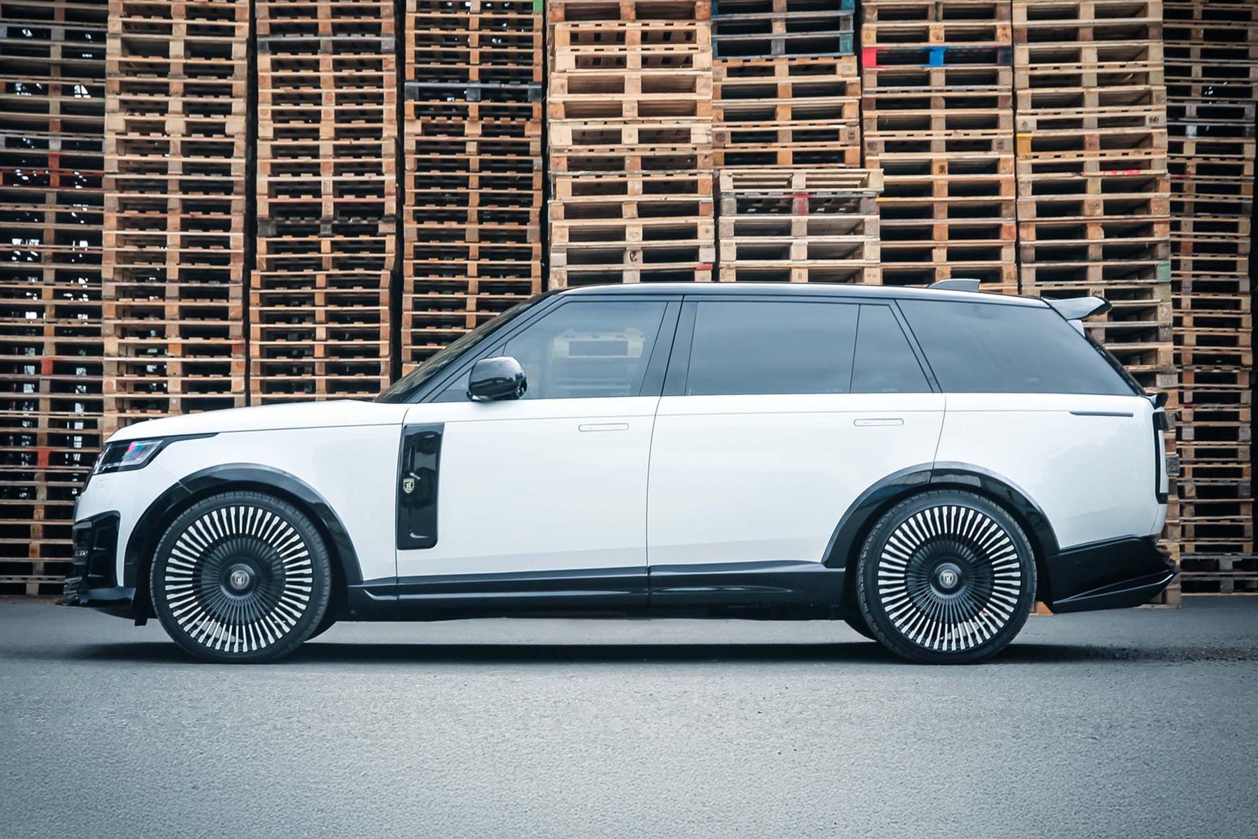 BARUGZAI NEBULA (WIDEBODY) WHITE — VORTEX 24" GLOSS BLACK + POLISHED FACE 