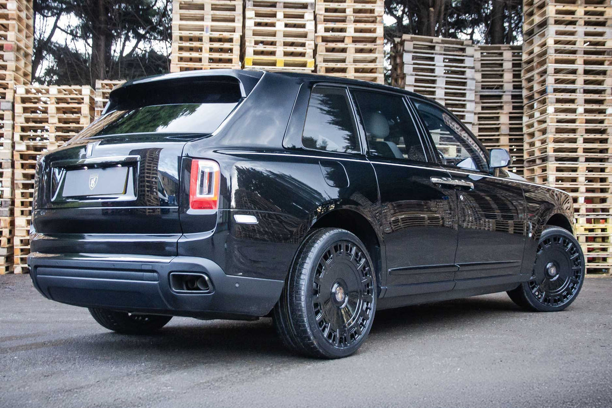 Rolls-Royce Cullinan Series I Black Badge – Barugzai Monoblok 23"
