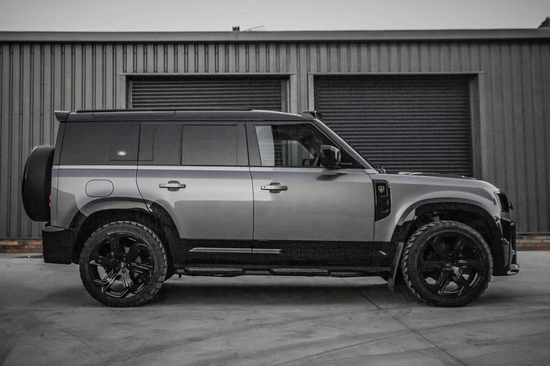 BARUGZAI FALCON 110 GREY — SABRE 22" — GLOSS BLACK 