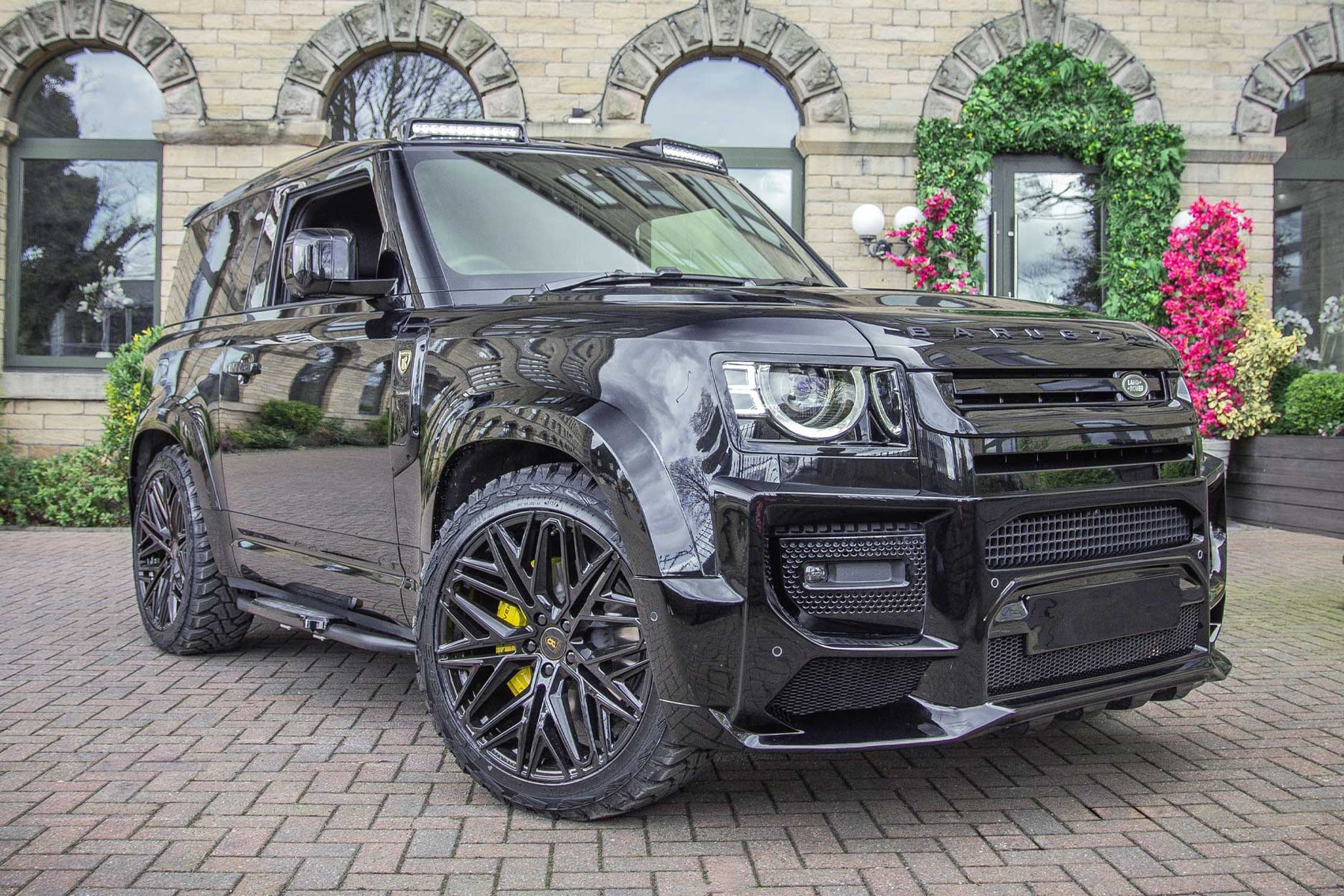 DEFENDER 90 L663 — SHURACAN 22" — GLOSS BLACK