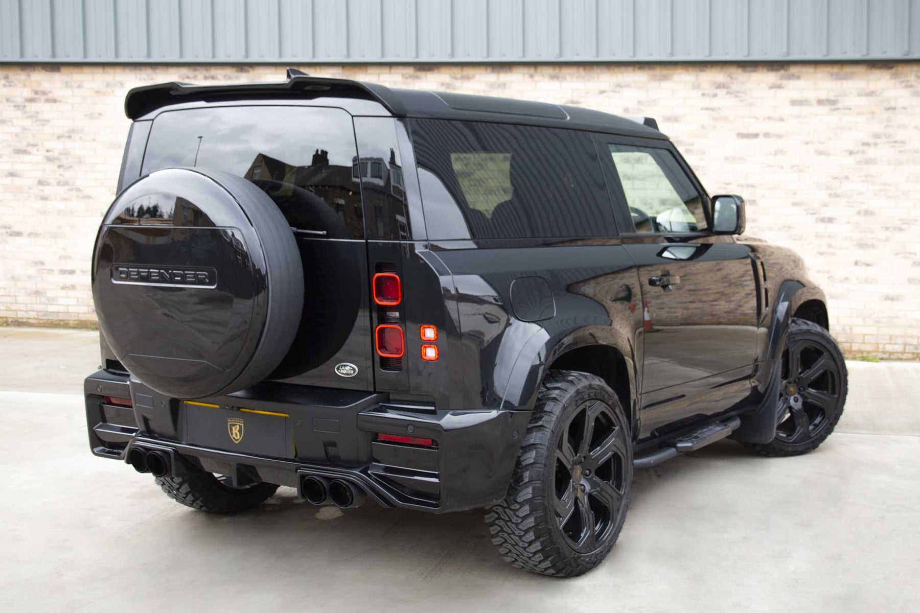 DEFENDER 90 L663 — SABRE 22" — GLOSS BLACK