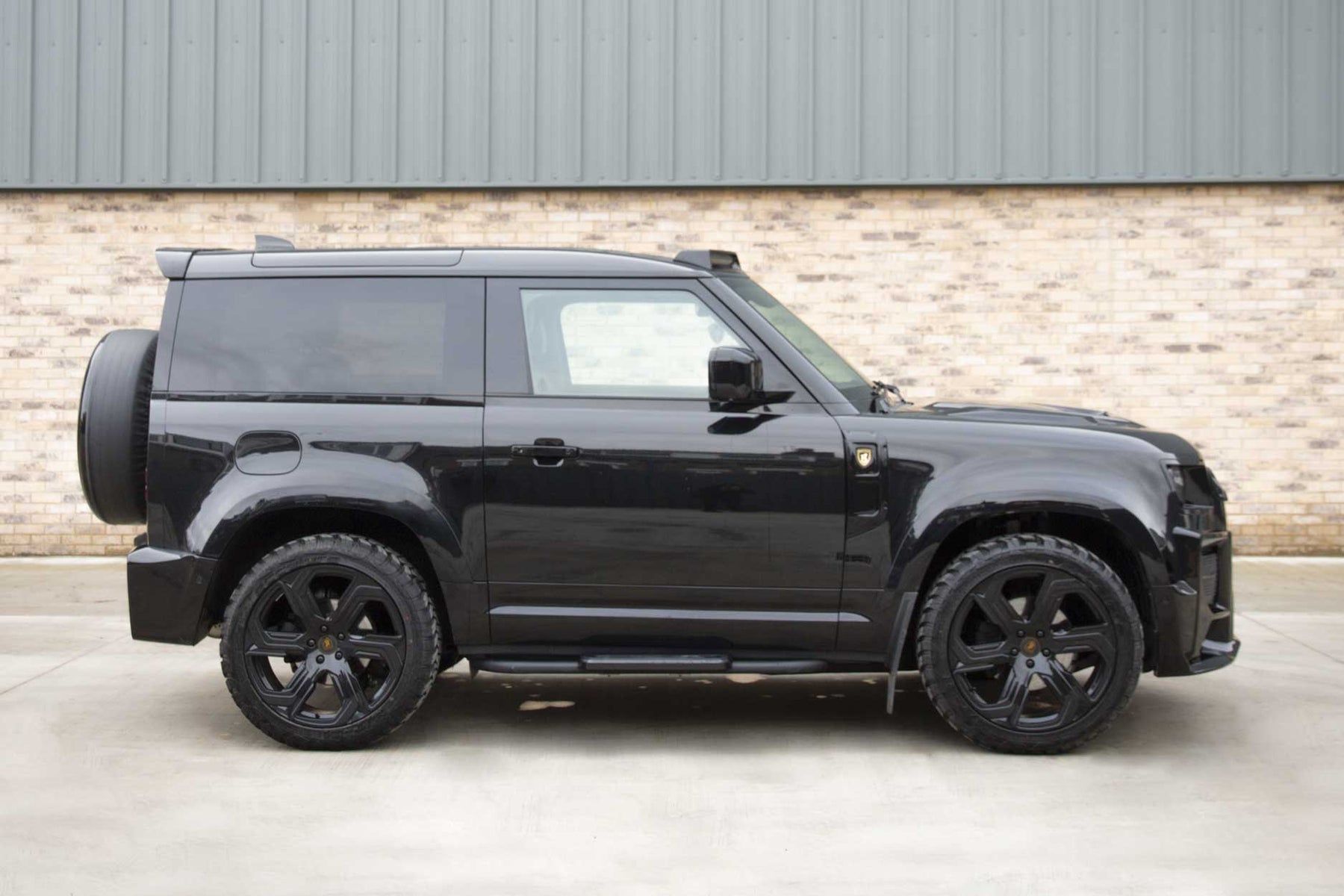 DEFENDER 90 L663 — SABRE 22" — GLOSS BLACK
