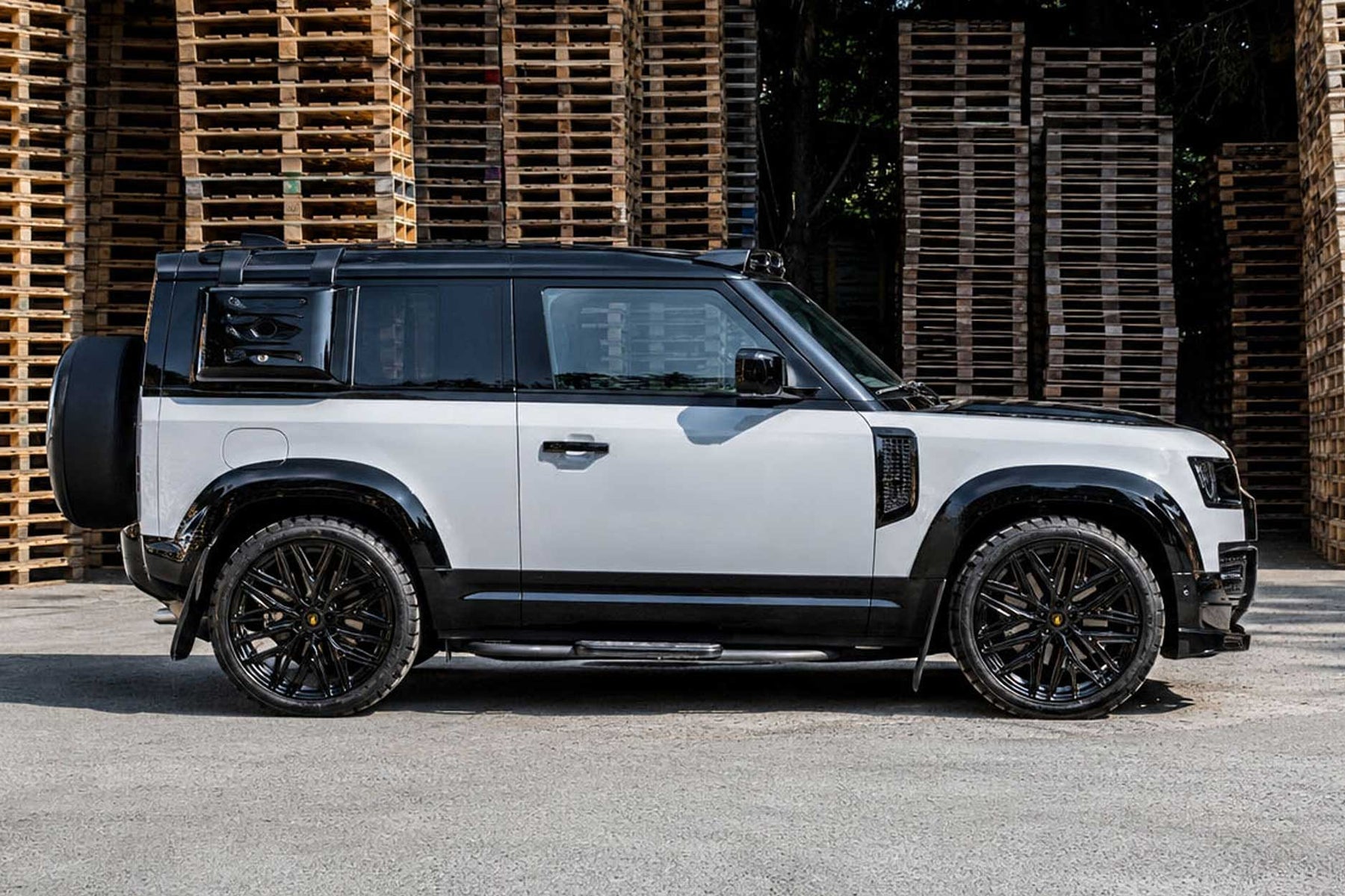 DEFENDER ROCK STYLE 110 — SHURACAN 22" GLOSS BLACK
