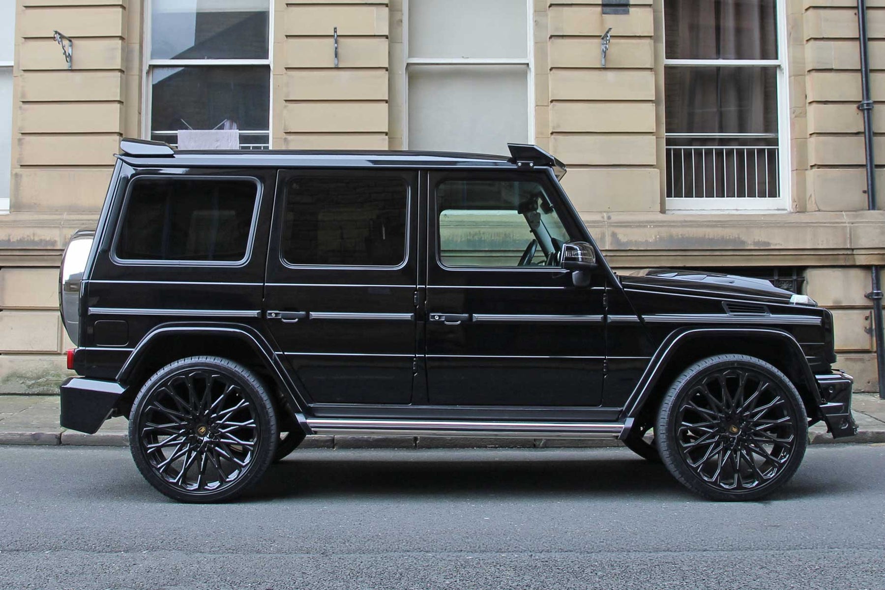 G WAGON W463 BLACK — MAJESTIC 24" GLOSS BLACK