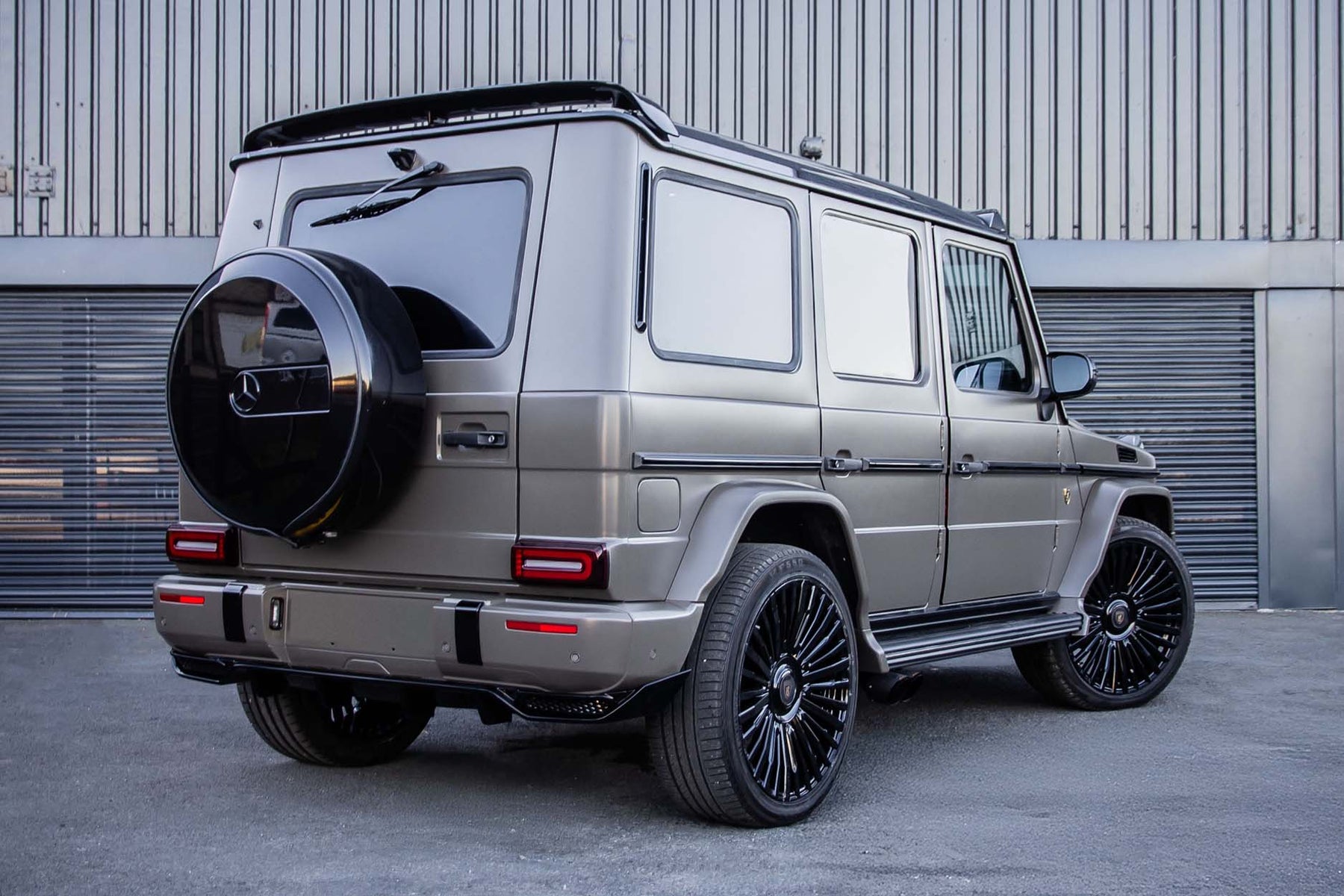 BARUGZAI G WAGON W463 TO W464 FACELIFT KHAKI — CASANOVA 23" GLOSS BLACK