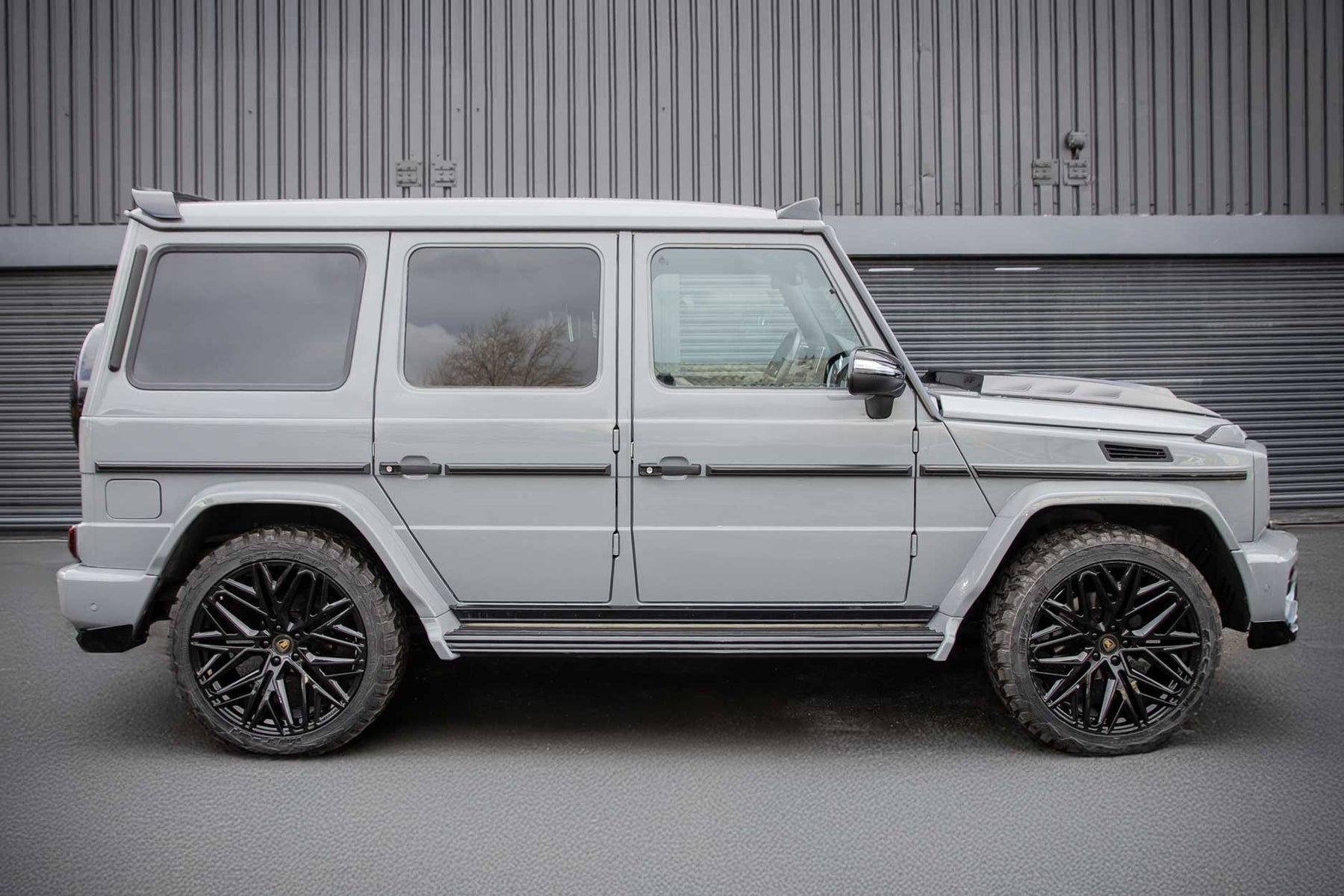 BARUGZAI G WAGON W463 TO W464 FACELIFT GREY 2 — SHURACAN 22" GLOSS BLACK