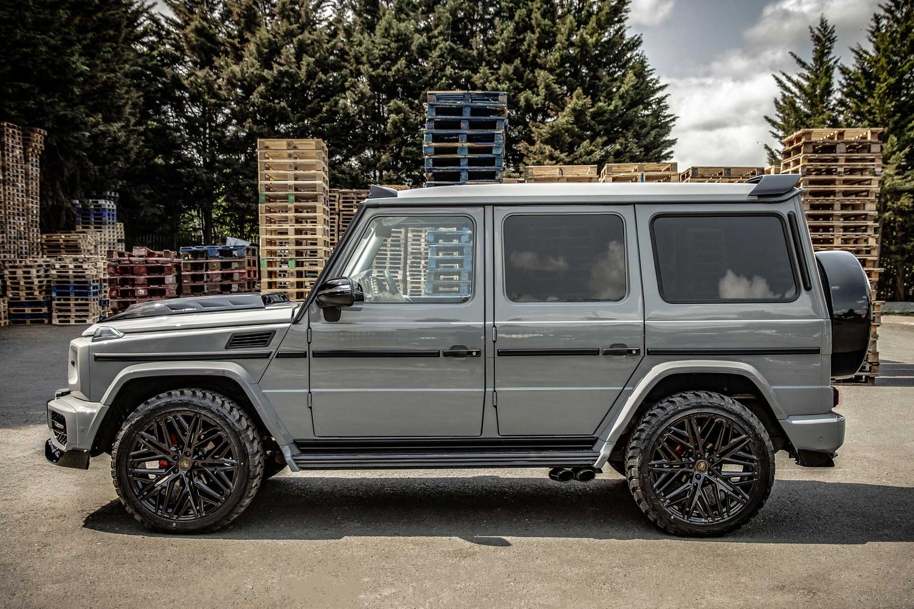 BARUGZAI G WAGON W463 TO W464 FACELIFT GREY — SHURACAN 22" GLOSS BLACK