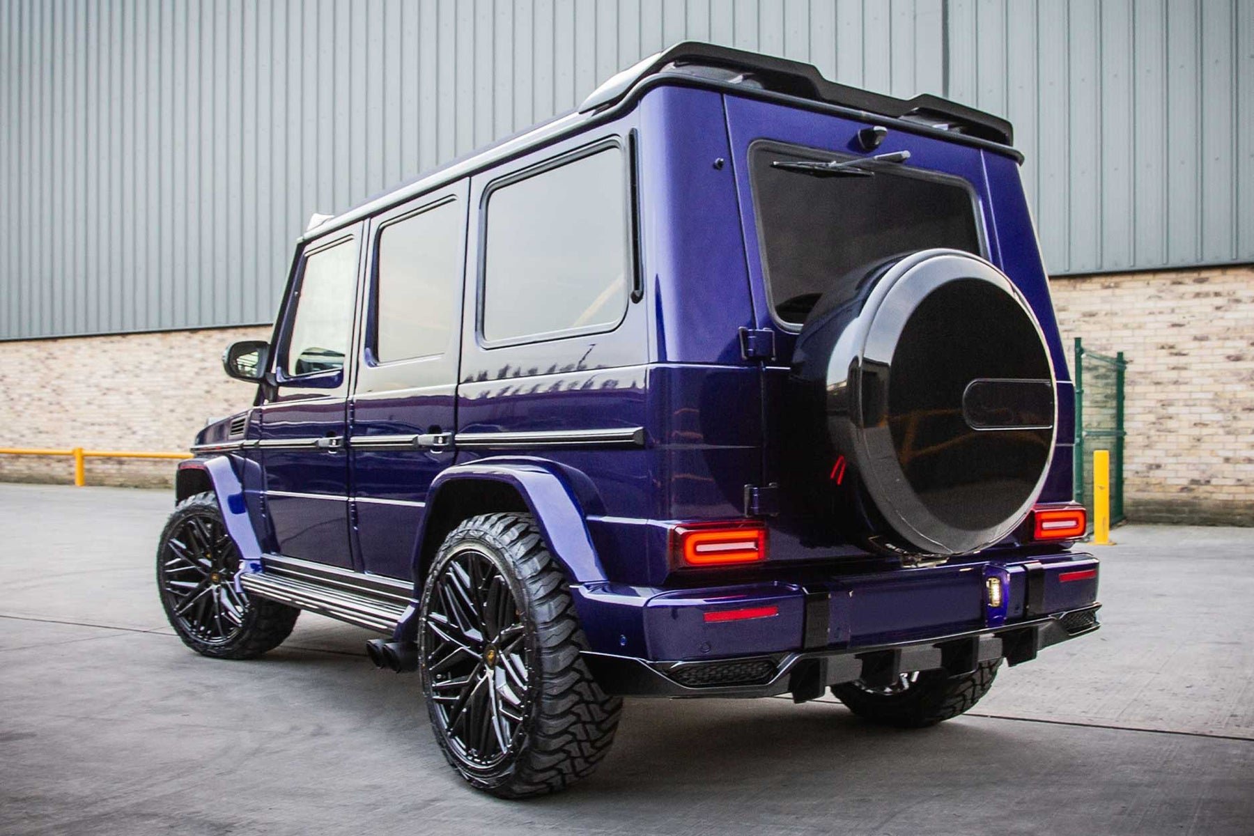 BARUGZAI G WAGON W463 TO W464 FACELIFT BLUE — SHURACAN 22" GLOSS BLACK
