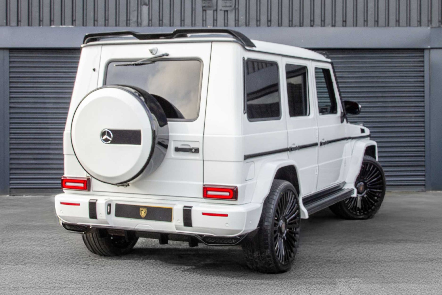 BARUGZAI G WAGON W463 TO W464 FACELIFT WHITE — CASANOVA 23" GLOSS BLACK