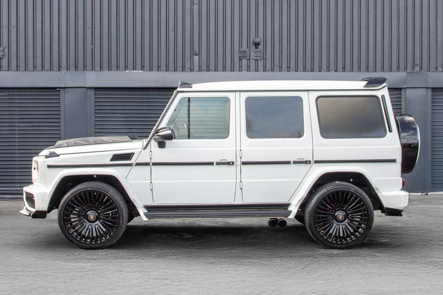 BARUGZAI G WAGON W463 TO W464 FACELIFT WHITE — CASANOVA 23" GLOSS BLACK