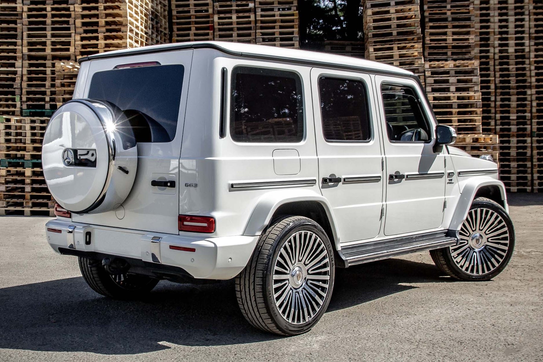 G WAGON W464 TO W465 FACELIFT WHITE  — CASANOVA 23" GLOSS BLACK + POLISHED FACE