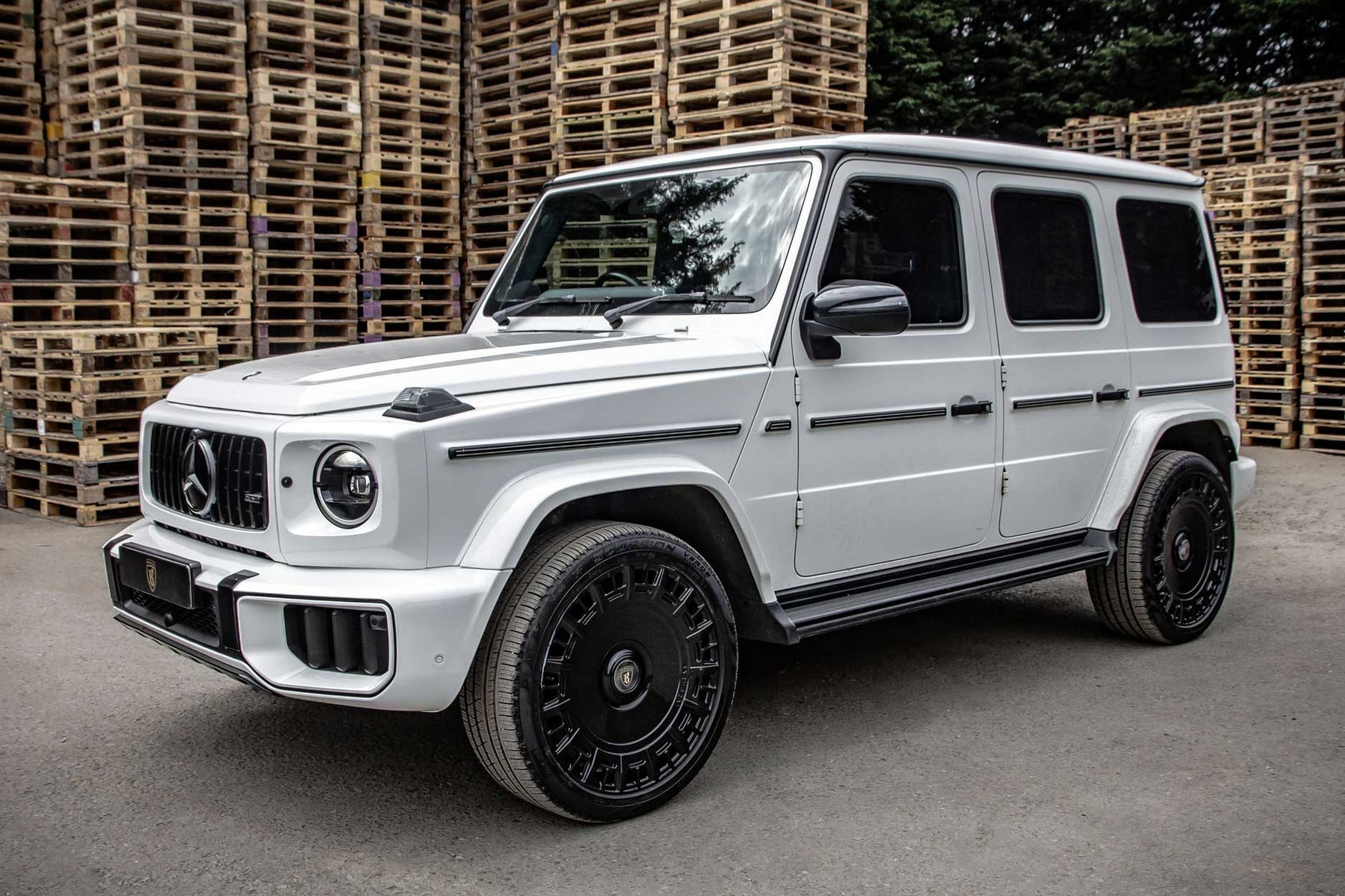 G WAGON W465 G63 STYLE WHITE  — MONOBLOK 22" GLOSS BLACK