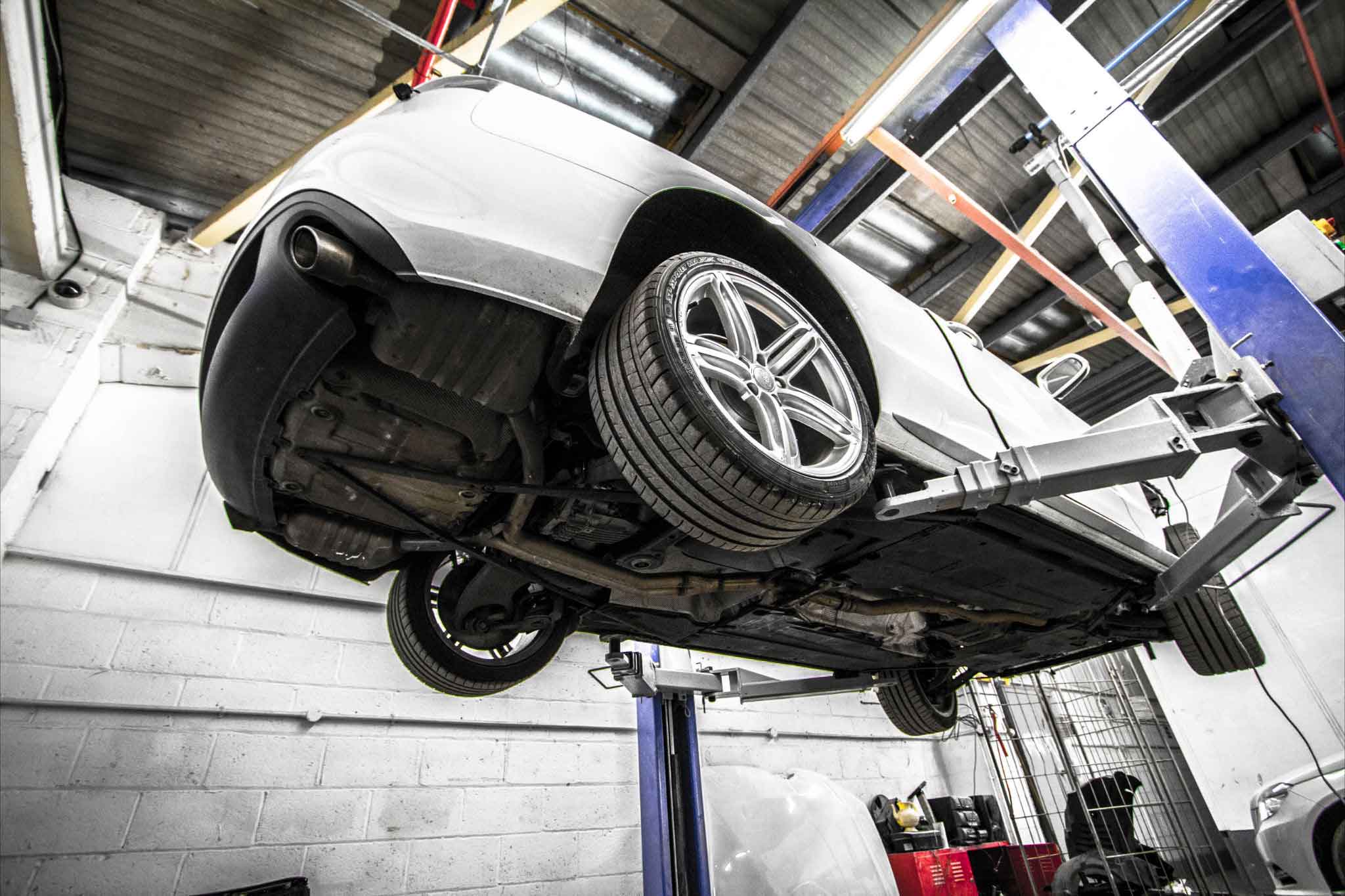 Audio on a lift in the Enkahnz workshop