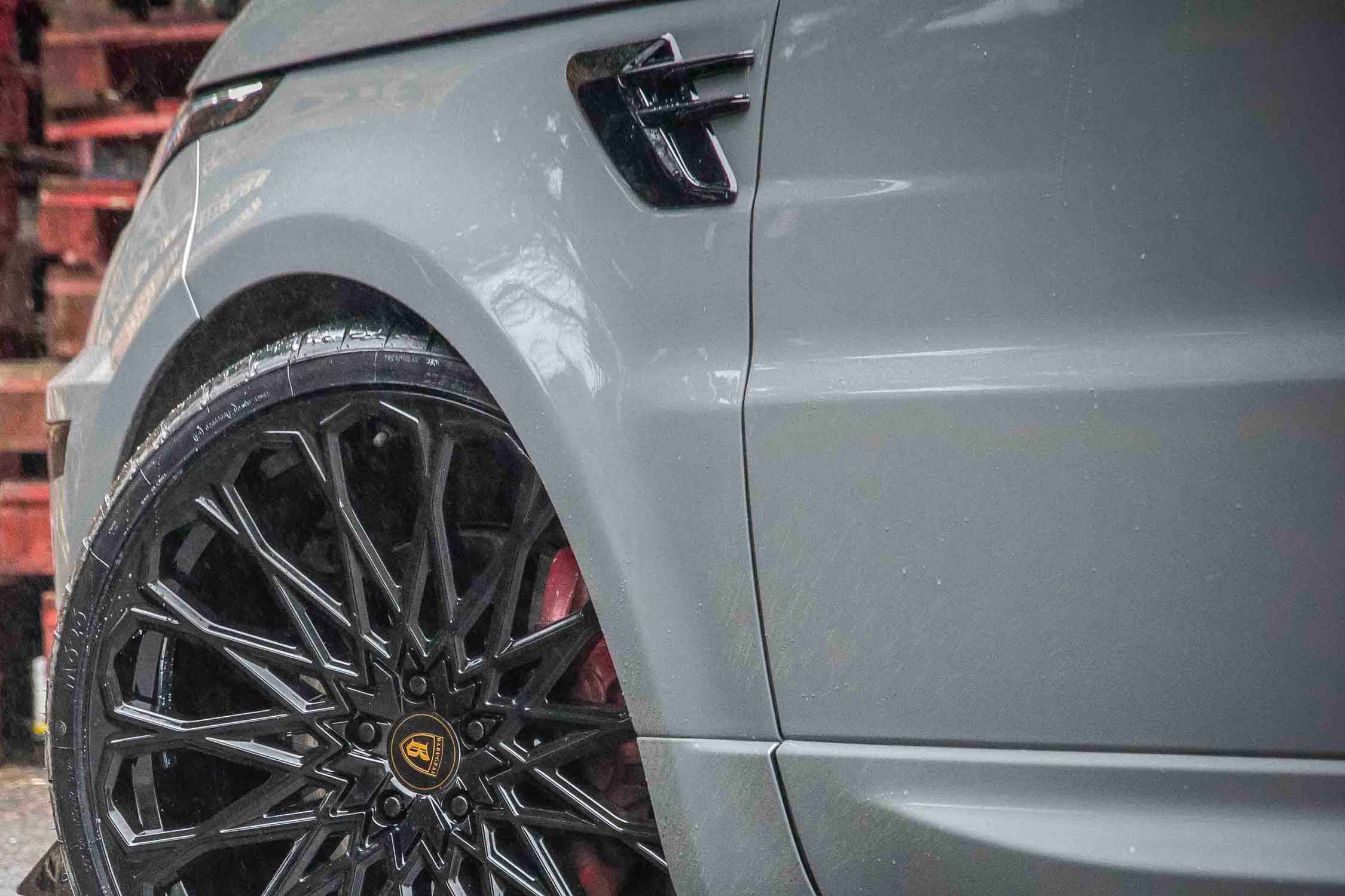 Close-up of a Range Rover Sport L494, fitted with Barugzai Sport Aero II wheel and side profile with a visible brand logo. Fitted with Barugzai's Majestic 24